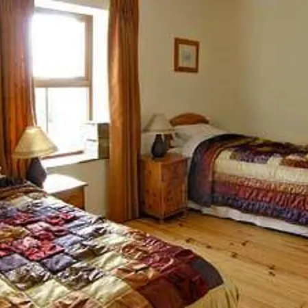 Trinity Lodge On Lakeshore With Horses, Jetty & Games Room Holiday home *