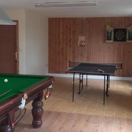Trinity Lodge On Lakeshore With Horses, Jetty & Games Room Holiday home *