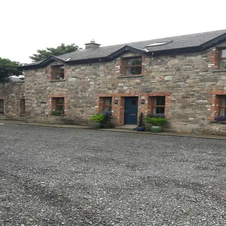 Trinity Lodge On Lakeshore With Horses, Jetty & Games Room Holiday home *